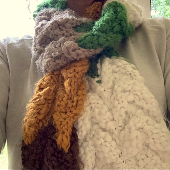 Long thick multicolored wool scarf - Picture 3 of 5